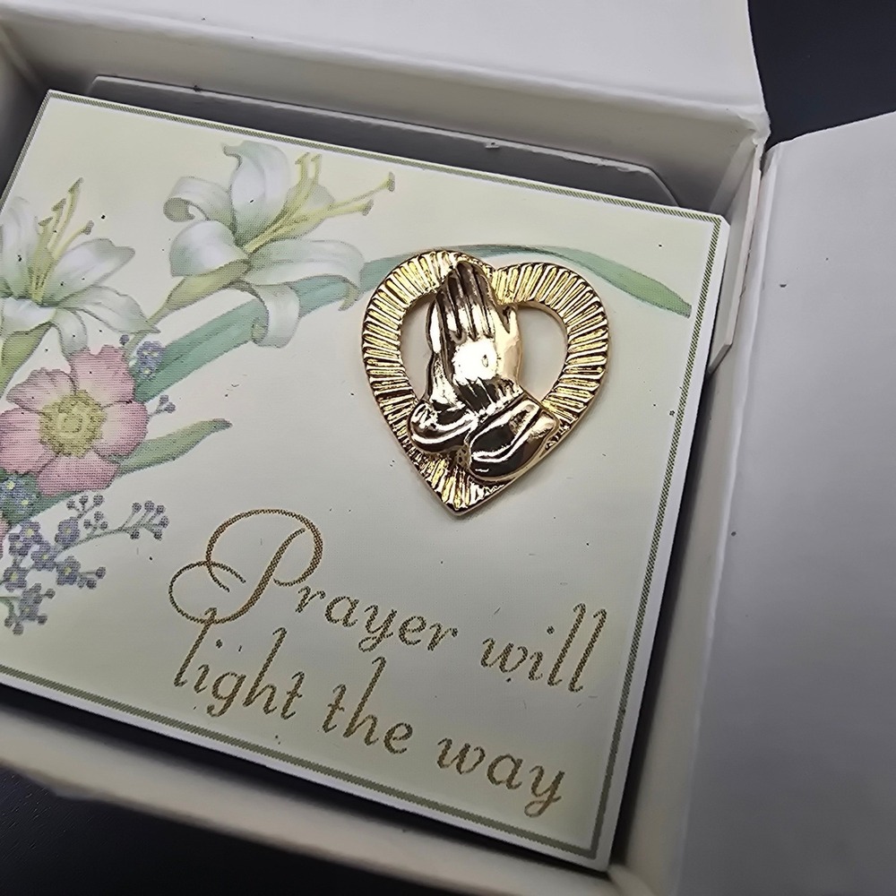 Avon Prayer Sentiment Pin Gold Tone Praying Hands NIB In Box Vintage